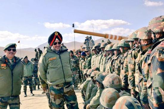 印媒：驻中印边境印军换帅 要求部队做好战斗准备